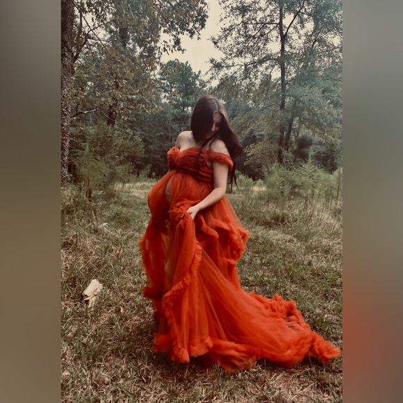 Woman’s maternity puffy dress/robe - Picture 3 of 4